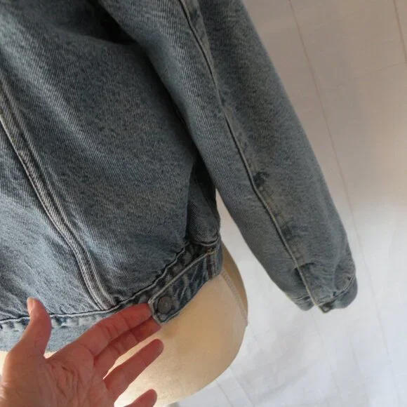Levis Strauss & Co. women’s Jean Jacket size Medium With Sherpa Fleece Lining - Picture 14 of 16